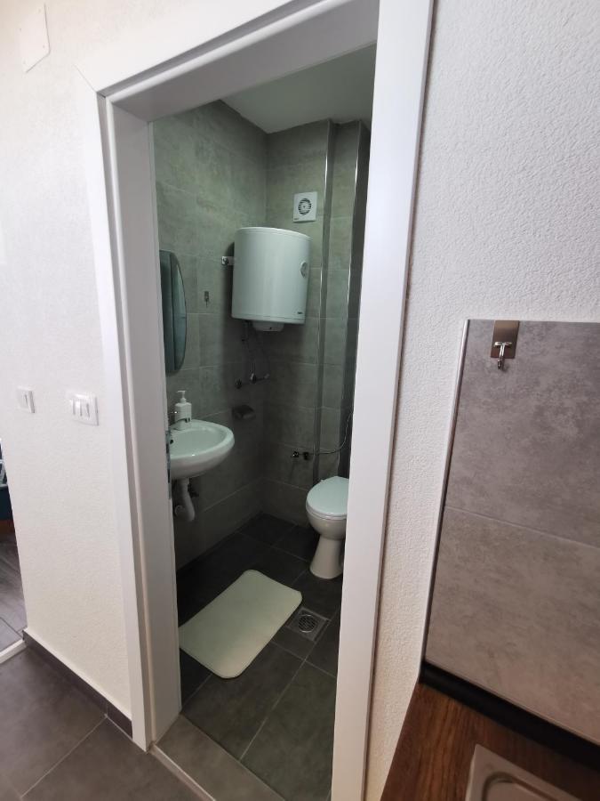 Gopo Guesthouse Elshani Exteriör bild