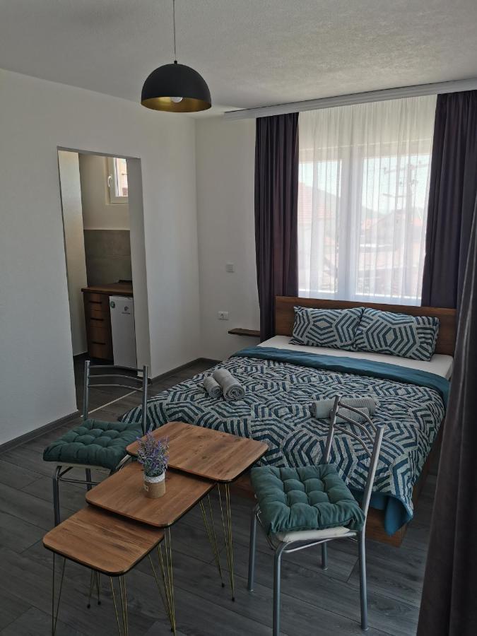 Gopo Guesthouse Elshani Exteriör bild