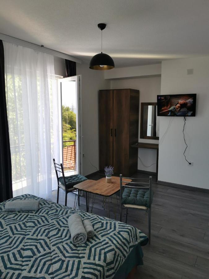 Gopo Guesthouse Elshani Exteriör bild