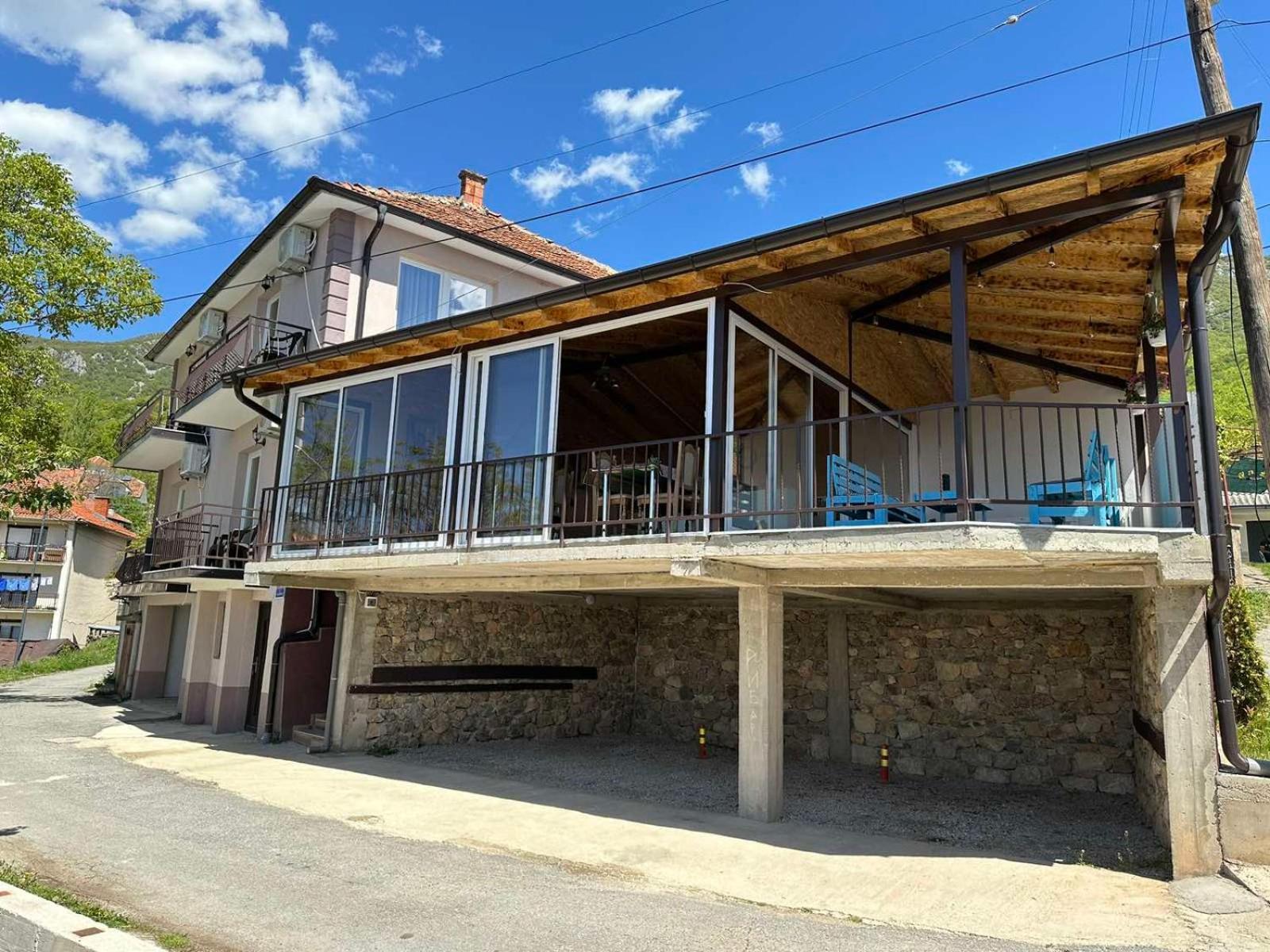 Gopo Guesthouse Elshani Exteriör bild